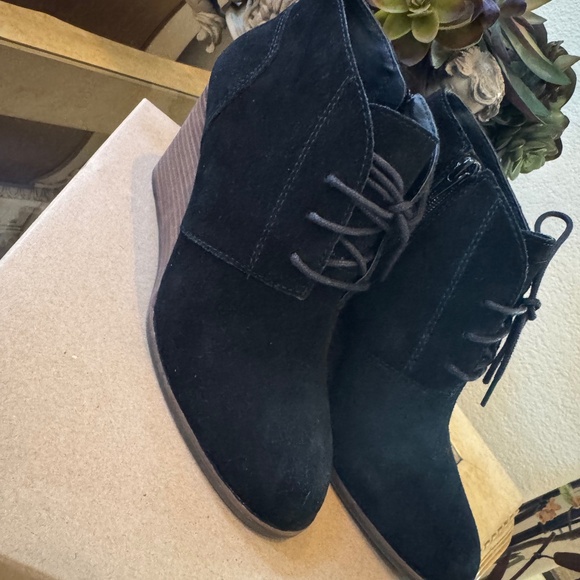 Lucky Brand Shylow Wedge Black Suede Leather Lace Up Bootie Women’s 7.5 - Picture 1 of 10